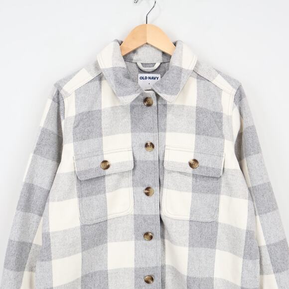 Old Navy Women's Oversized Plaid Button Down Shacket Grey White Size Small NWT - Picture 2 of 9